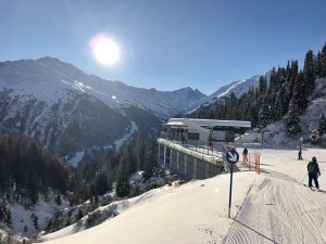 Perfekte_Schneebedingungen_am_Arlberg_Sport_Matt_SKIVERLEIH 09