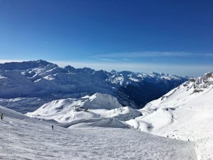 Perfekte_Schneebedingungen_am_Arlberg_Sport_Matt_SKIVERLEIH