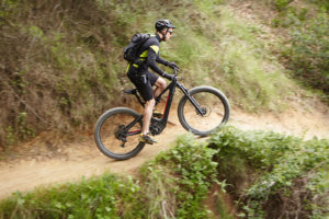 E-MTB-Fahrtechnik-Guide-UPHILL_Sport_Matt_E-Bike_Verleih_Pettneu