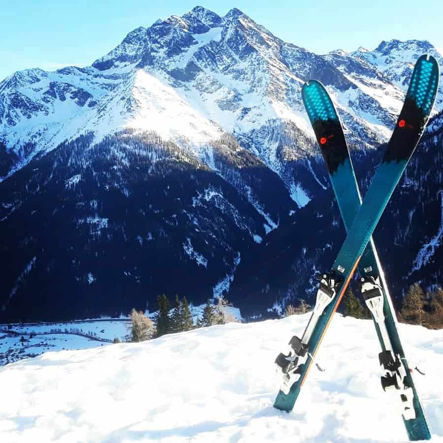 Sport_Matt_Skiverleih_Arlberg_Skitag_Bergkulisse