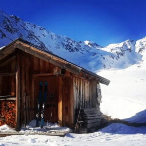 Sport_Matt_Skiverleih_Arlberg_Skitag_Almhütte